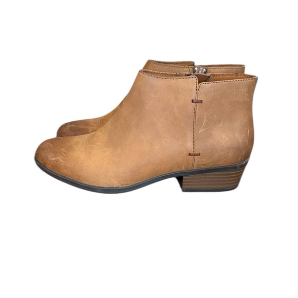 Clarks Shoes - Clarks Addiy Tan Ankle Boots with Low Stacked Heel and Zipper Closure Size 6.5